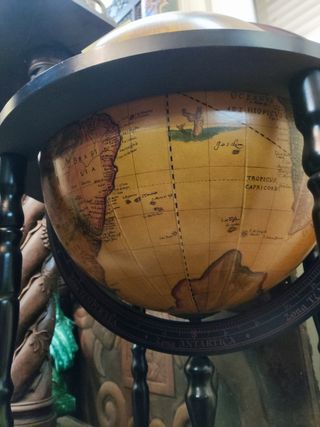 Mueble bar de bola del mundo antigua