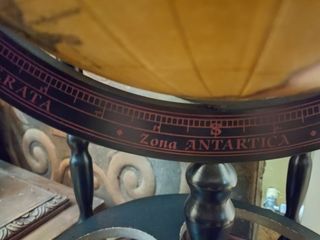 Mueble bar de bola del mundo antigua