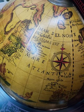 Mueble bar de bola del mundo antigua