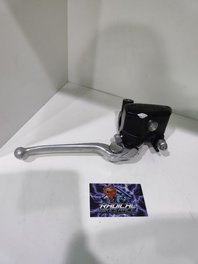 Bomba freno delantero