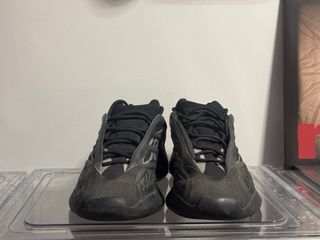 Yeezy 700 V3 Dark Glow Talla 42 2/3