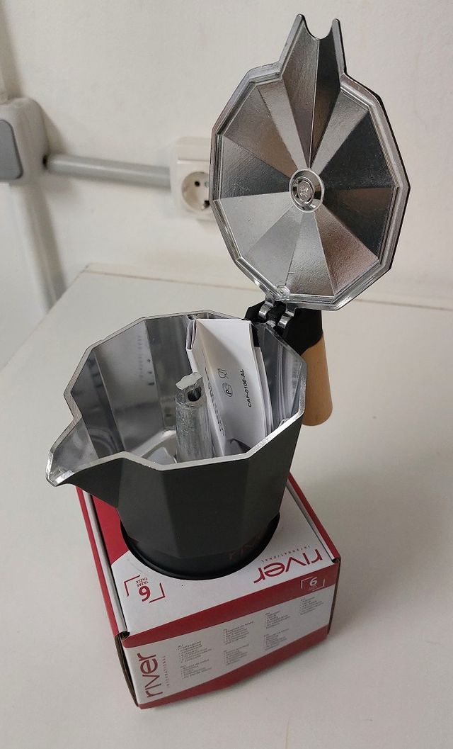 Cafetera Moka Italiana de 6 Tazas, Color Negro