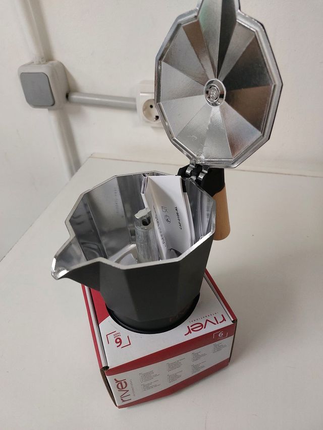 Cafetera Moka Italiana de 6 Tazas, Color Negro