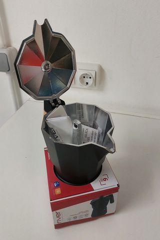 Cafetera Moka Italiana de 6 Tazas, Color Negro