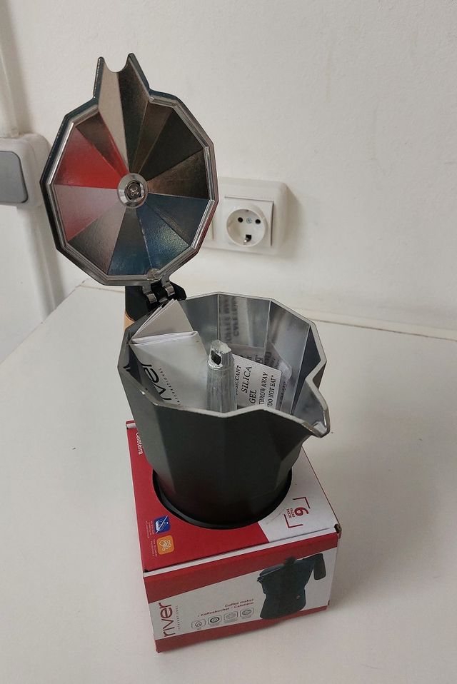 Cafetera Moka Italiana de 6 Tazas, Color Negro