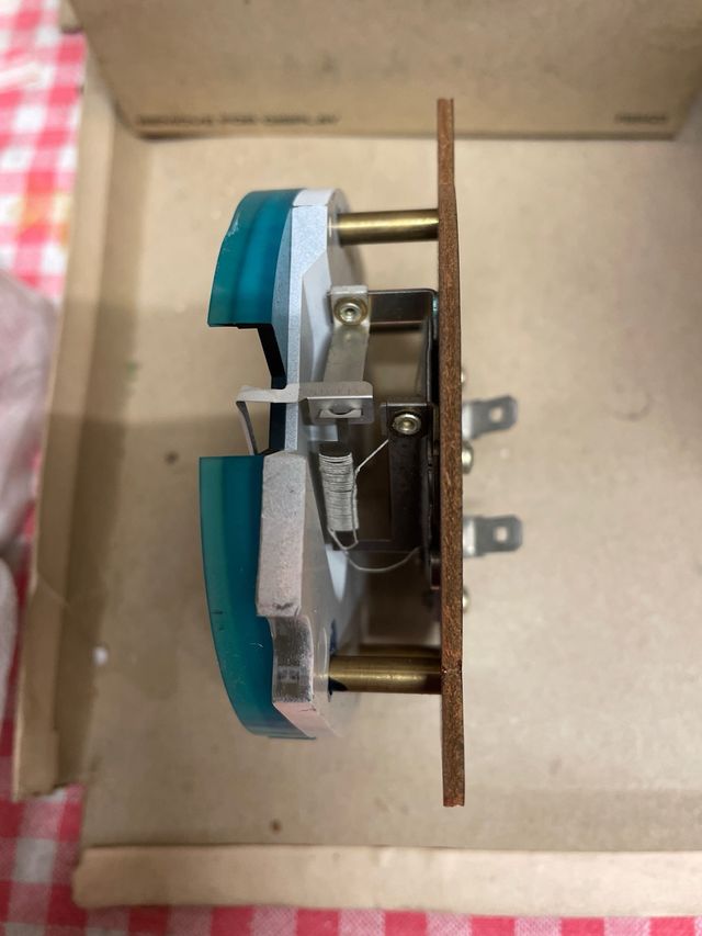 Dual Ammeter Oil Gauge.