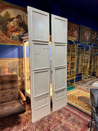 Puertas antiguas con espejos biselados