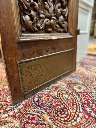 Puertas antiguas con espejos biselados