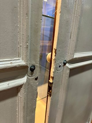 Puertas antiguas con espejos biselados