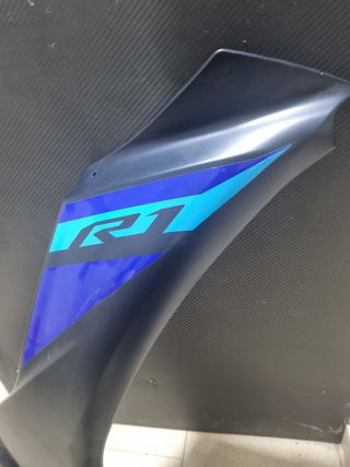 Lateral Direita YAMAHA R1 2023