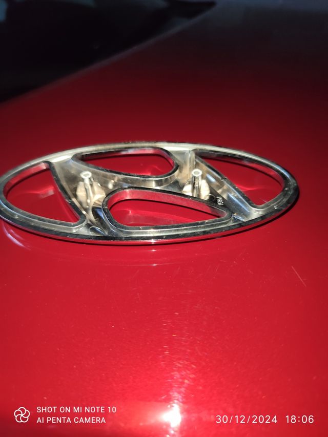 Emblema delantero I30N