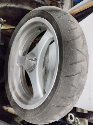 Neumáticos y llantas moto