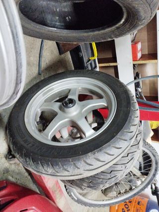 Neumáticos y llantas moto