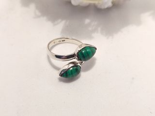 Anillo de plata de ley con malaquita 