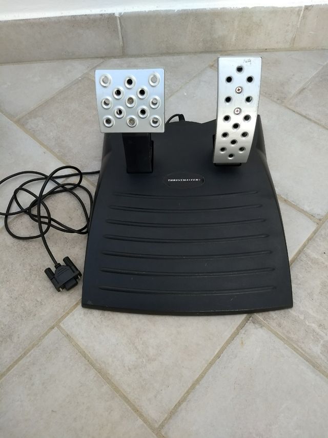 Thrustmaster - Volante de y pedales Ferrari