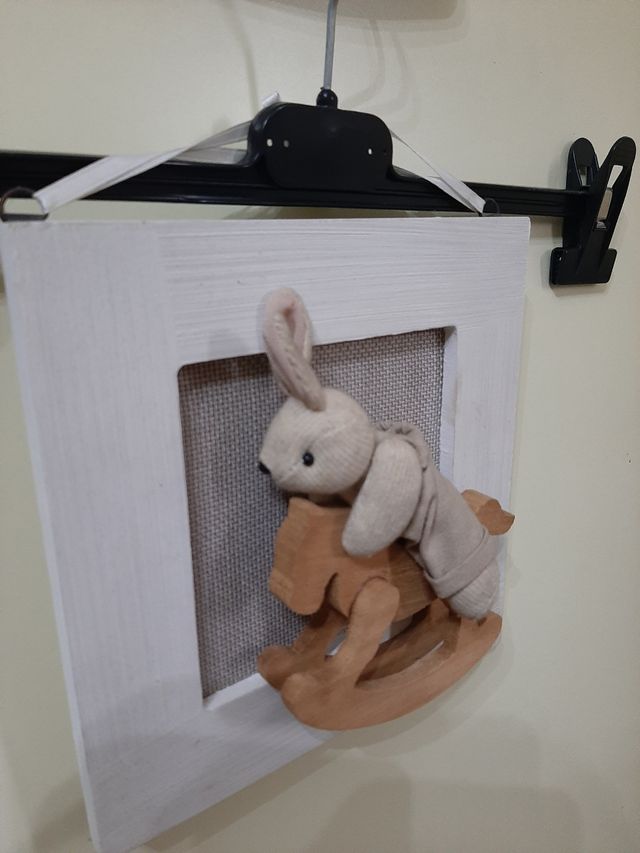 2 quadretti e un appendiabiti