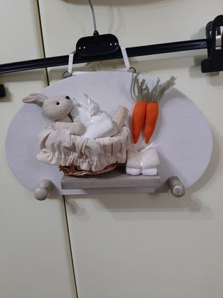 2 quadretti e un appendiabiti