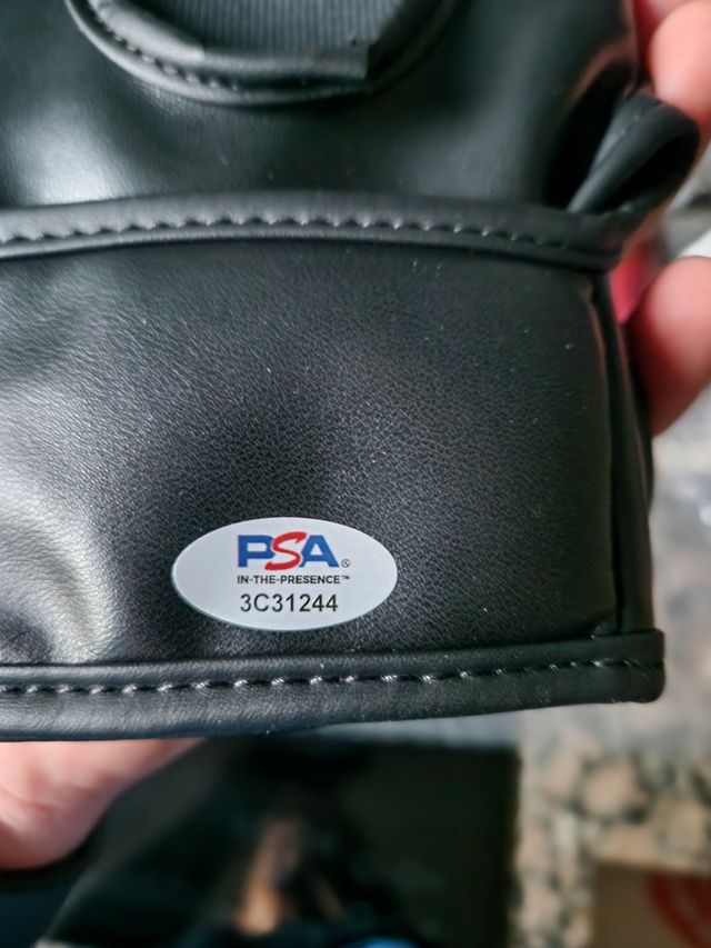 Guante ufc diego lopes firmado