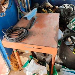 Sierra circular léctrica madera