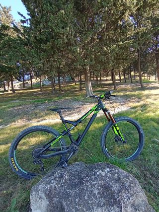 Bicicleta commencal de enduro  
