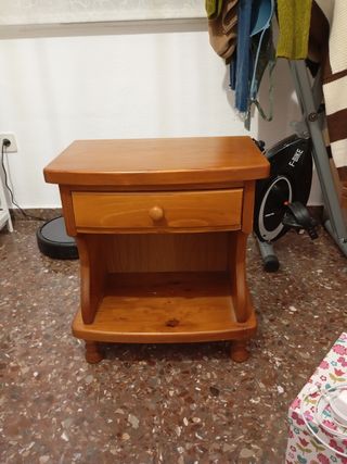 Mesilla de noche de pino