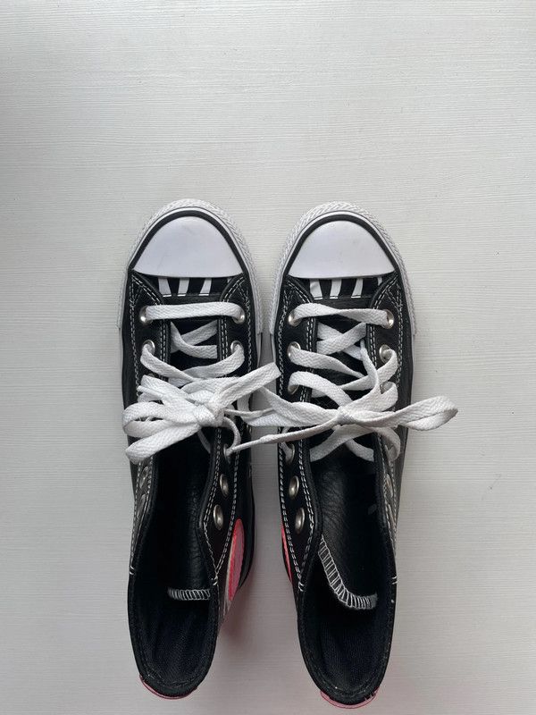 🖤 Converse Negras con Detalles de Cebra