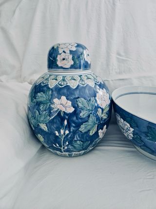 Coppia di vasi cinesi e coppa in ceramica vintage