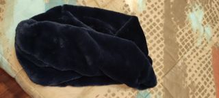 Cuello de pelo suave en azul marino