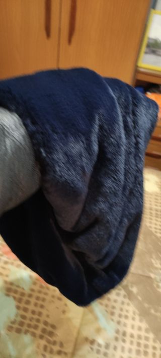 Cuello de pelo suave en azul marino