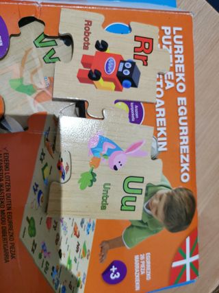 Puzzle euskara. Egurrezko alfabetoa.