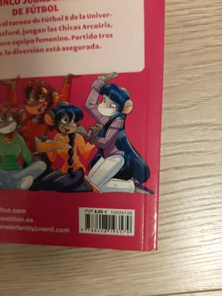 Cinco jugadoras de fútbol