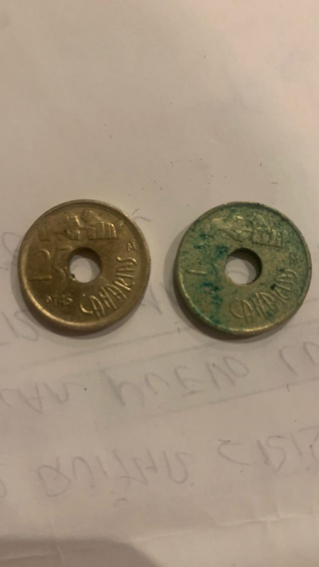 2 MONETE DA 25 PUNTI CON FORO DEL 1994