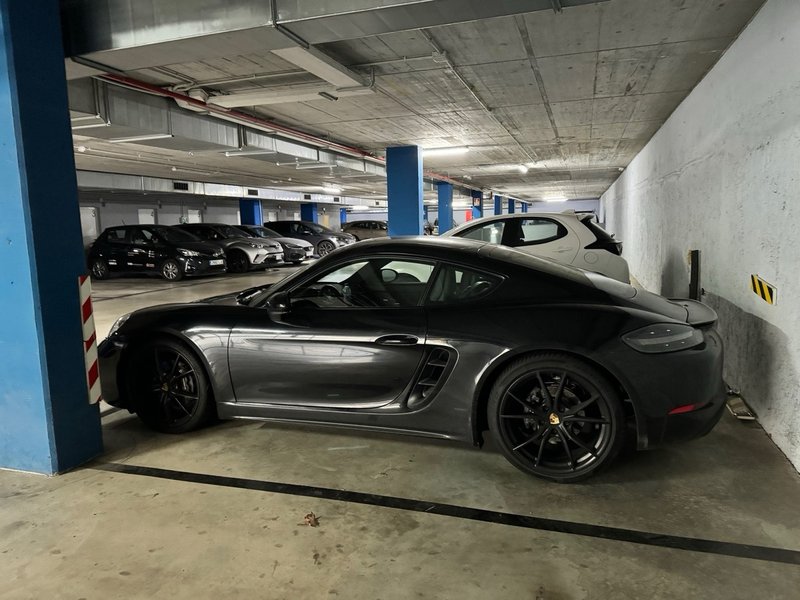 Porsche 718 Cayman 2018 - foto 1