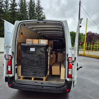 Portes y mudanzas. Taxi comercial.