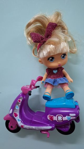 Muñeca Barriguita con moto