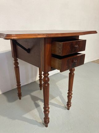 Antiguo costurero restaurado caoba