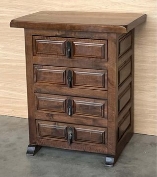 Mesilla de noche toscana de nogal