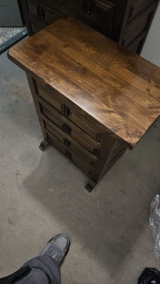 Mesilla de noche toscana de nogal