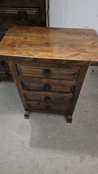 Mesilla de noche toscana de nogal