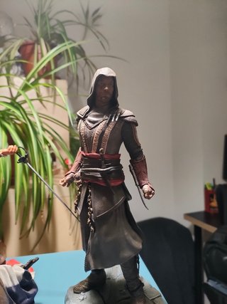 Varias figuras de Assassins Creed