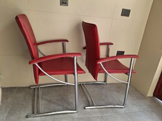 Silla de diseño roja 