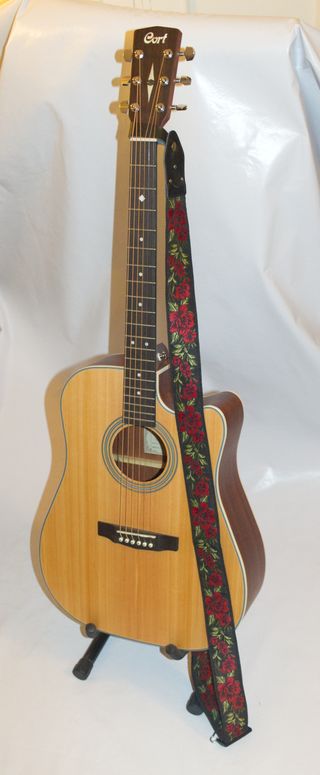 Guitarra marca Cort acústica+accesorios seminueva