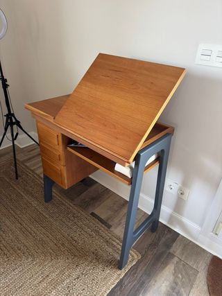 Piccolo tavolo multifunzione, scrivania o manicure