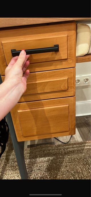 Piccolo tavolo multifunzione, scrivania o manicure