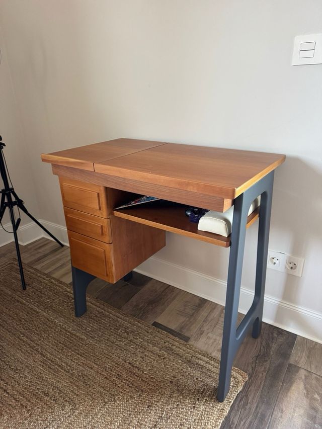 Mesa pequeña multifuncion escritorio o manicura