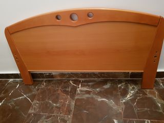 Cabecero de madera.