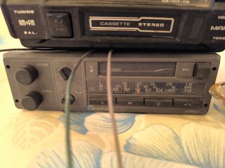 Radios antiguas para coche.