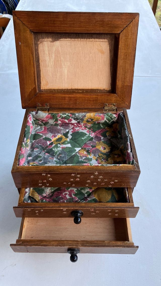 Caixa de jóias de madeira