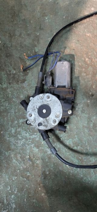 Elevalunas eléctrico terrano 2