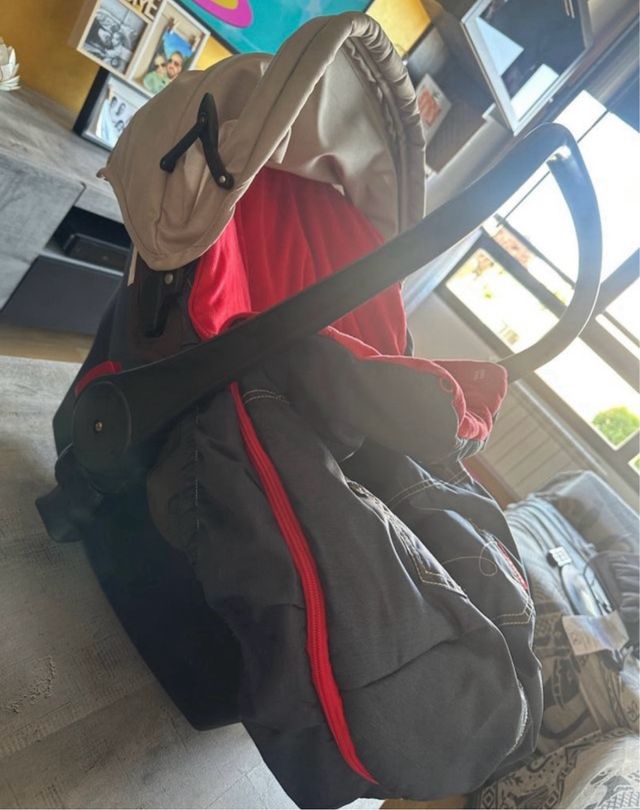 Saco porta bebe marca tuc tuc